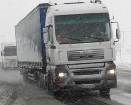 Пуснаха движението за камиони до 12 тона през Троянския проход