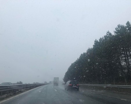 Сняг валя на парцали по АМ 