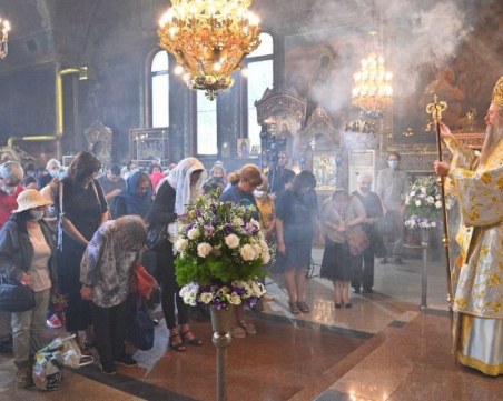 Христос Воскресе! Живейте с повече добрина и човещина