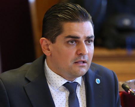 Министърът на спорта: Трябва да защитим националния интерес и да бъдем неутрални