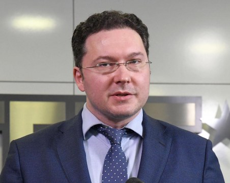 Митов: БСП отново се наложи на правителството, а Петков е като заврян зет