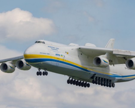 Украински товарен самолет кацна във Варна