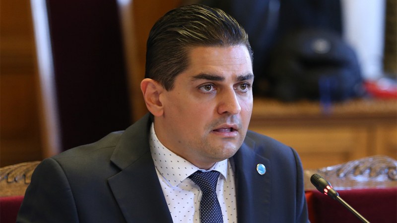 Министърът на спорта: Трябва да защитим националния интерес и да бъдем неутрални