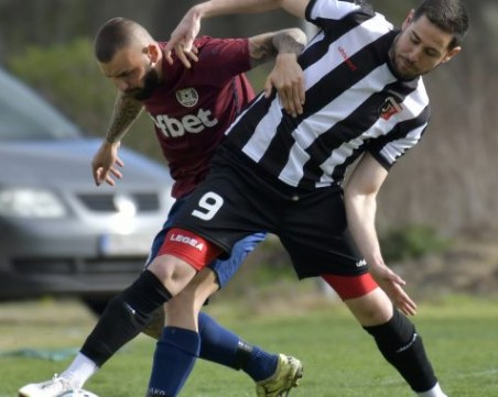 Дубълът на Локомотив с още една важна стъпка към спасението