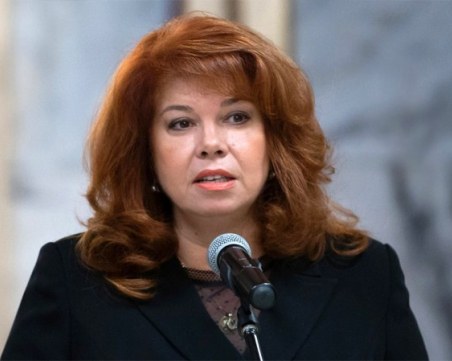 Илияна Йотова: Няма причина за вдигането на ветото на Северна Македония