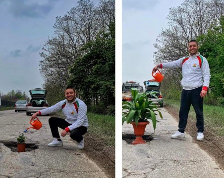 Пловдивчани взеха на подбив местната власт, садят цветя в ямите по Рогошко шосе