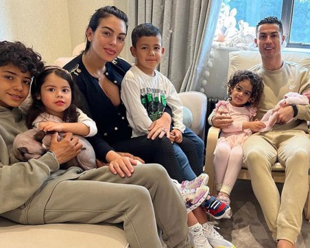 Роналдо посрещна новородената си дъщеря и Джорджина вкъщи