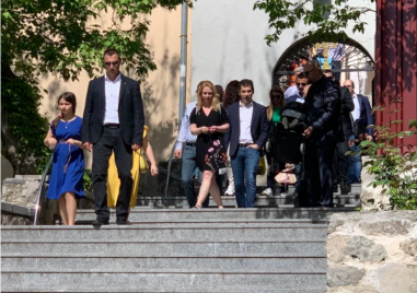 Министър председателят Кирил Петков спря в Пловдив на път за Царево