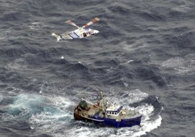 Туристически кораб изчезна в ледените води край северния японски остров