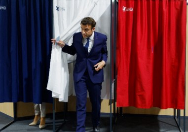 Кандидат президентите на Франция Еманюел Макрон и Марин льо Пен гласуваха
