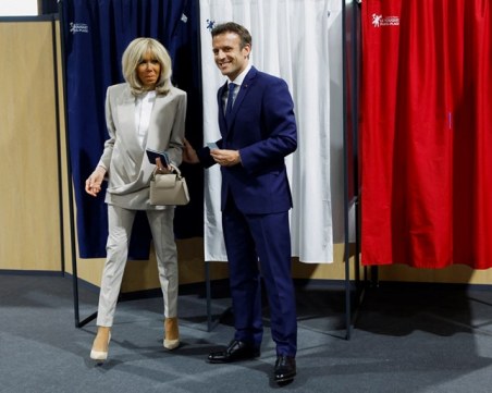 Еманюел Макрон е новият стар президент на Франция