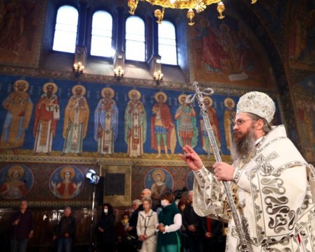 Епископ Поликарп отслужи Второ Възкресение Христово