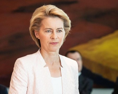 Фон дер Лайен пристигна в Делхи, обсъжда Украйна, търговията и климата