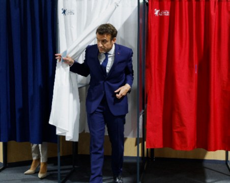 Макрон и Льо Пен гласуваха, но не направиха изявления