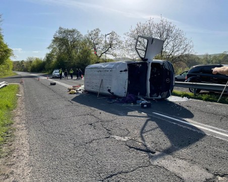 Пловдивски бус се преобърна на пътя Хасково – Кърджали