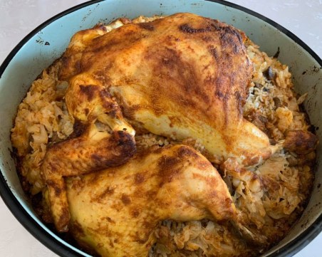 Традиционна рецепта за пиле с плънка от ориз, гъби и зеле на фурна