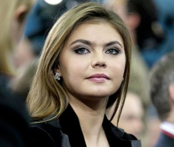 Спряганата за любовница на Путин - Алина Кабаева, се появи в Москва след години