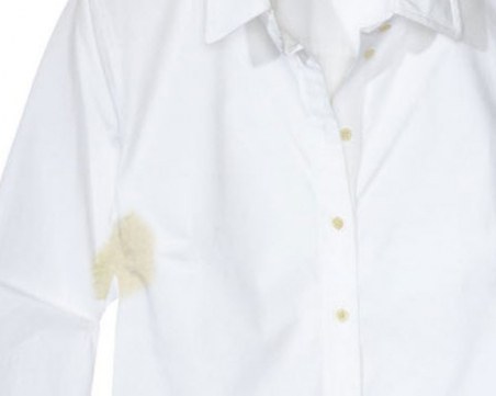 6 трика за премахване на петна от пот и дезодорант