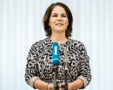 Бербок: Русия сама си вреди с обявяването за персона нон грата на 40 германски дипломати