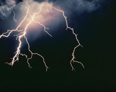 Превалявания и гръмотевици се очакват в Централна и Източна България