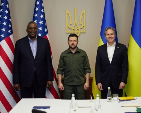 При пълна секретност Блинкен и Остин се срещнаха със Зеленски