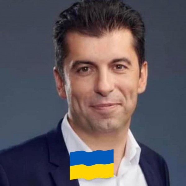 Премиерът Петков дарява заплатата си за Украйна, призовава всички българи да го сторят