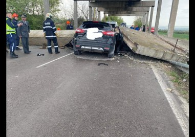 Мостово съоръжение се срути на пътя край град Девня в