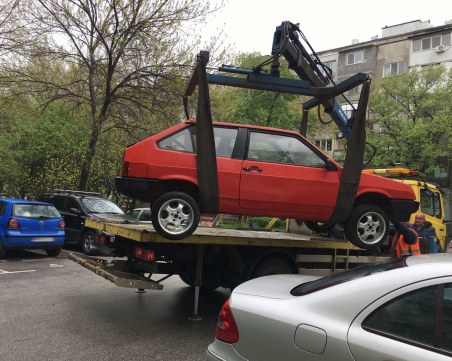 Акция по репатриране на стари автомобили разчисти улиците в 