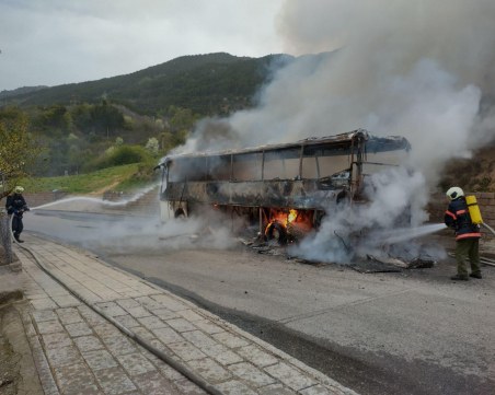 Автобус изгоря до Клисура, няма пострадали