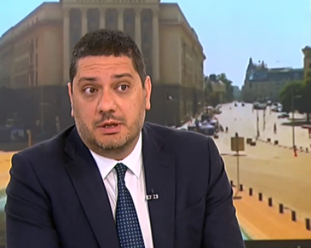 Гаджев: Позицията на правителството на Петков е като лешояд над украинското страдание