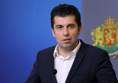 Българската делегация на управляващата коалиция начело с Кирил Петков замина