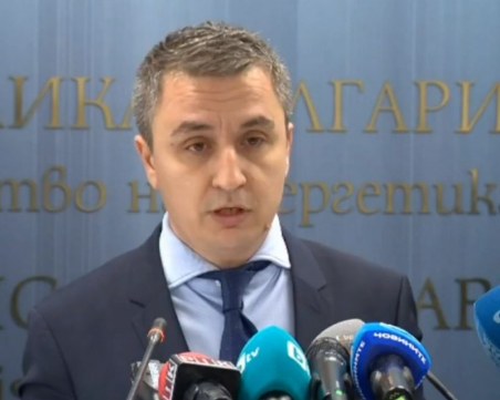Николов: Взели сме всички мерки, за да подсигурим количества газ