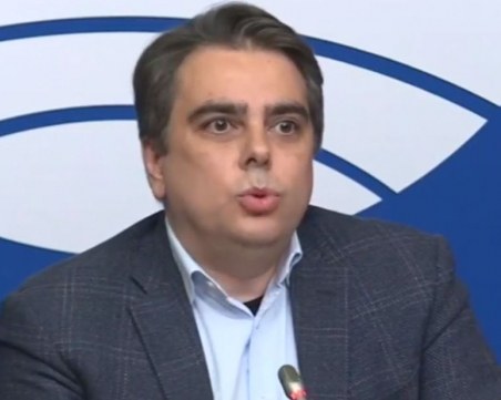 Василев: Позицията на президента за въоръжаването на Украйна е позорна