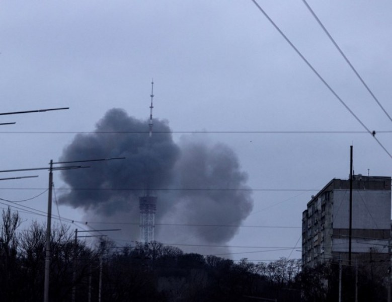 Ракетен удар и сигнал за тревога в Киев. Над украинската