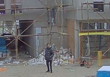 Мъж бе заснет как краде кабели от строителен обект в