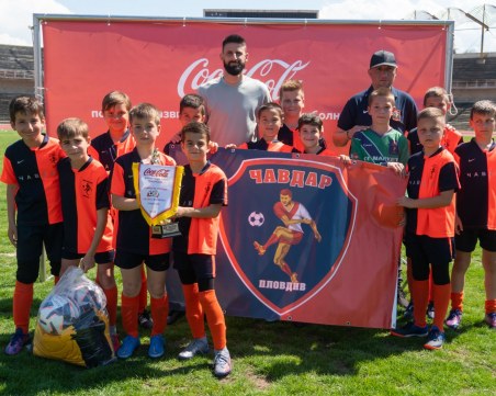 Митко Илиев награди деца на футболен турнир