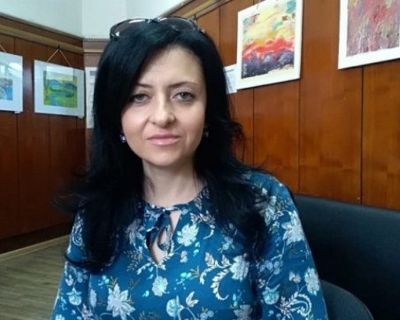 Началник на РУО за един ден – възстановиха Иванка Киркова, и й връчиха нова заповед за уволнение