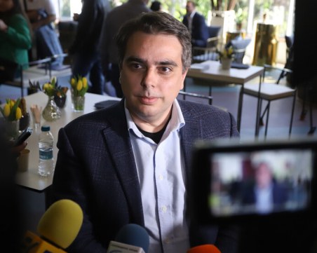 Василев от Брюксел: Не можем да плащаме на 