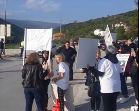 Втори ден протест срещу кариерата в Белащица