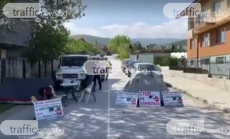 Жители на Белащица опъват палатков лагер, спират камионите от кариерата