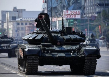 Полша предаде танкове и бронирани машини на Киев които вече