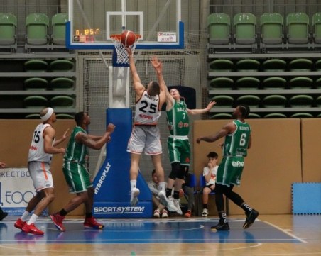 Академик започва плейофите с гостуване в Ботевград