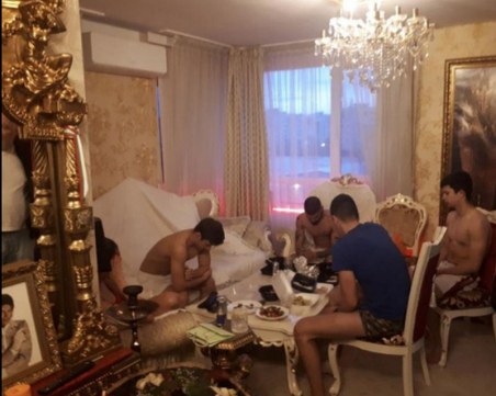 Разбиха престъпна група, принуждавала мъже да проституират