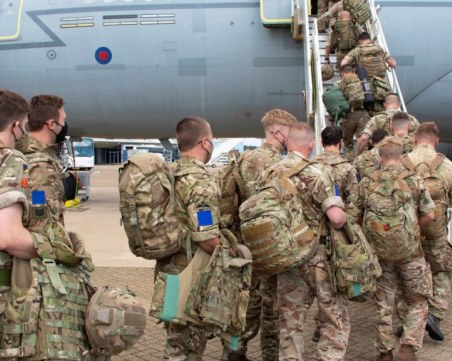 Великобритания изпраща войници в Източна Европа