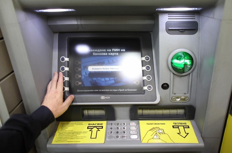 По 1 млн. лева на ден теглят от банкомати и пазаруват украинците в България