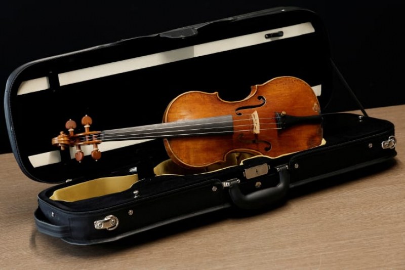 Цигулка от 1736 г. се продава на търг в Париж, очаква се цената да достигне 10 млн. евро