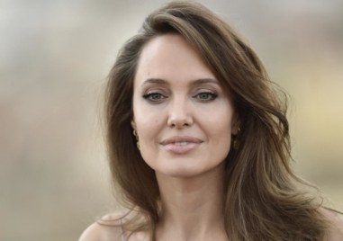 Анджелина Джоли изненада украинците след като появи в кафене в