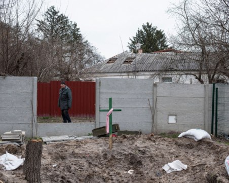 Край Буча октриха телата на трима мъже, които са били измъчвани и след това застреляни
