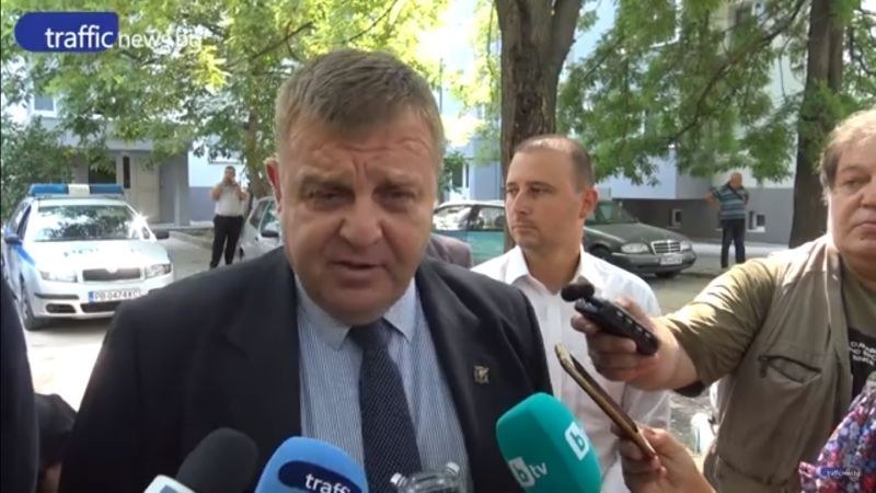Каракачанов: Ясно е, че страната ни изнася оръжия за Украйна