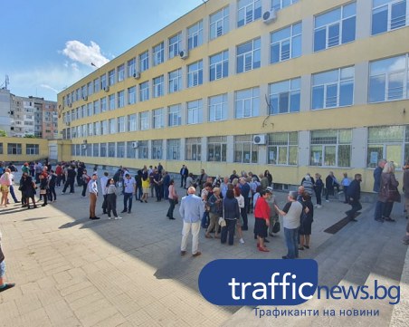 Бивши възпитаници на Математическата в Пловдив отново прекрачиха училищния праг